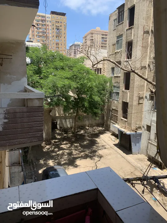 شقة للبيع 80م كفر عبده شارع مكة بجوار مدرسة الفرانسيسكان