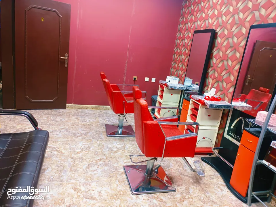 Reputed salon for sale/     اصالون مشهور للبيع في الرستاق