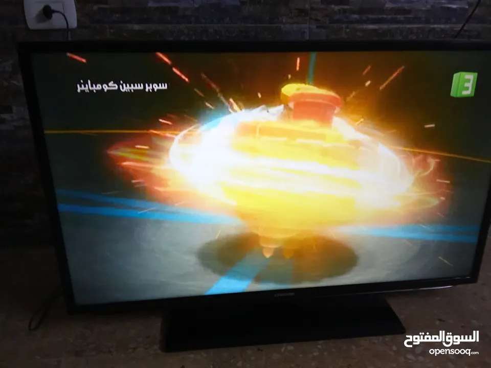 شاشه سامسونج فل hd استخدام بسيط جدا للبيع لا يوجد فيها اي نوع من المشاكل للبيع سامسونج