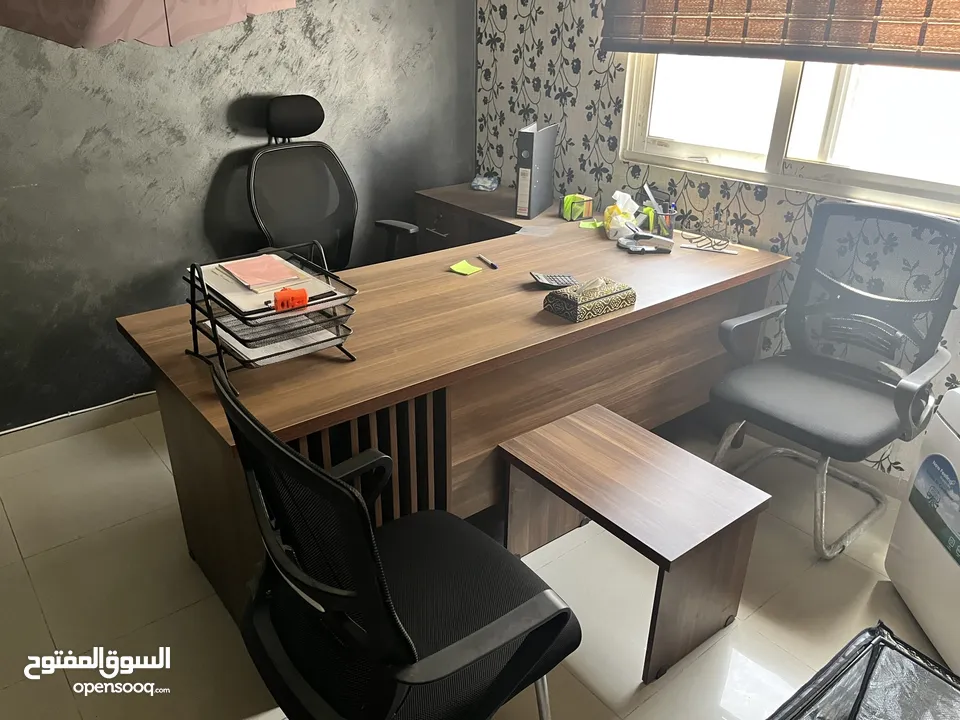 عفش مكتب بحالة الجديد استخدام شهرين فقط