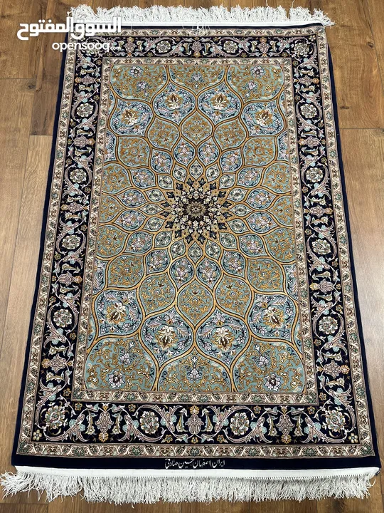 Exquisite Handmade Persian Carpet. سجادة فارسية فاخرة يدوية الصنع، نسيج أصفهان، حرير خالص.