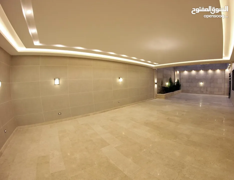 شقة ملوكية شبه ارضي مساحة 626م -داخلي 300م -حديقة 326م تشطيبات فلل-الحويطي-طريق المطار - رمضان اسكان