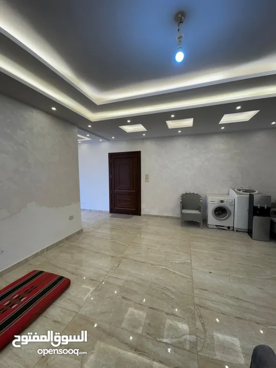 شقة جديدة لم تسكن بمساحة 300م