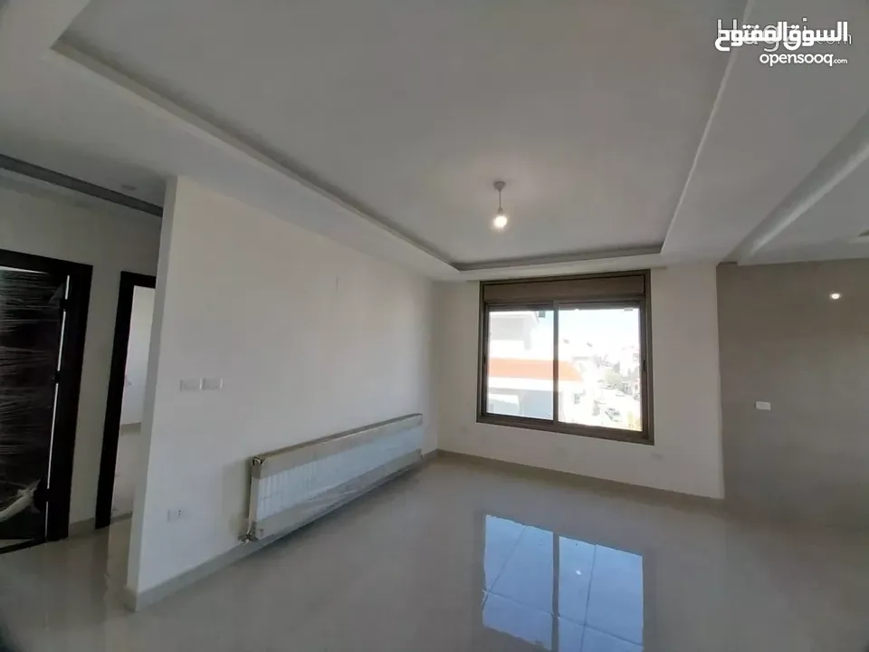 شقة طابق ثالث مع روف بمساحة 205  متر للبيع في منطقة ام السماق ( الرواب... ( Property ID : 30722 )