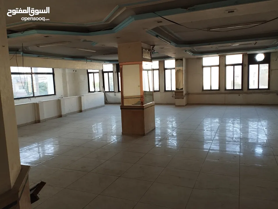 معرض للايجار في الجاردنز