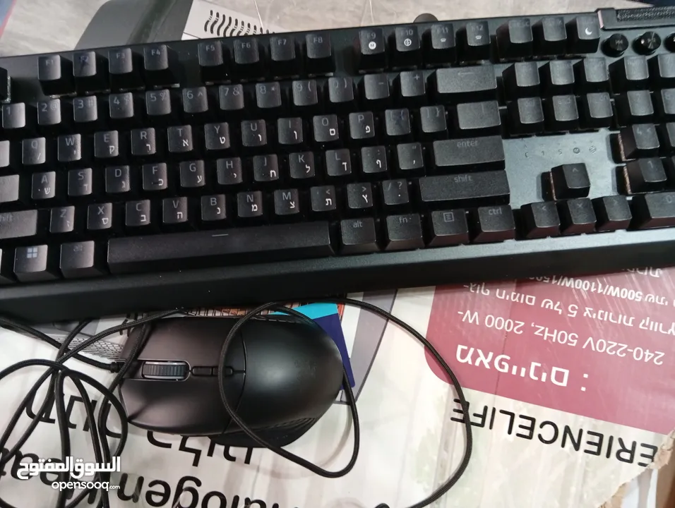 razer keyboard black widow v4 yellow switches , mouse razer basilisk