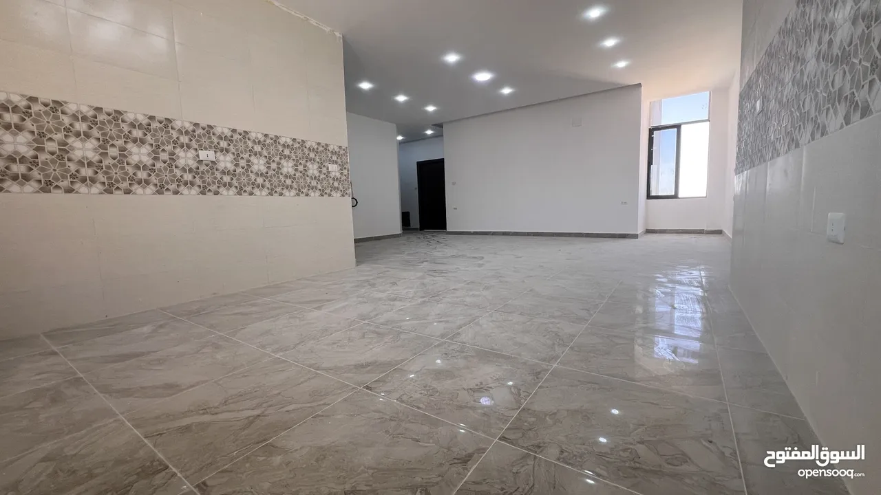 شقق فاخره للبيع الزرقاء الجديده شارع الونك ( الكرامه ) بسعر مميز جدا