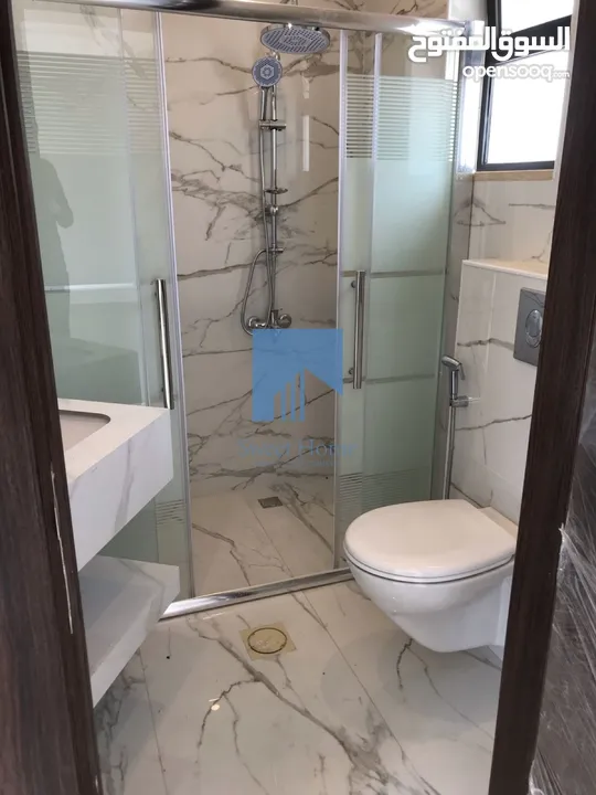 شقة أرضية فاخرة للبيع في الجندويل  - مقابل أسواق السلام 130م مع ترس 30م لم تسكن