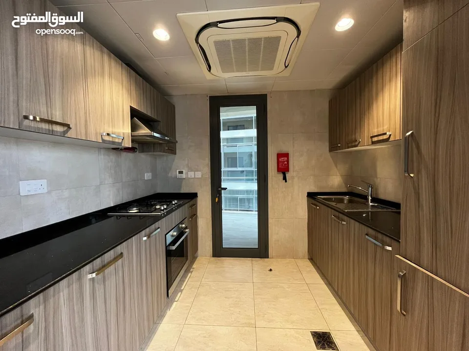 2 BR Luxury Apartment in Muscat Hills – Boulevard Ref 525