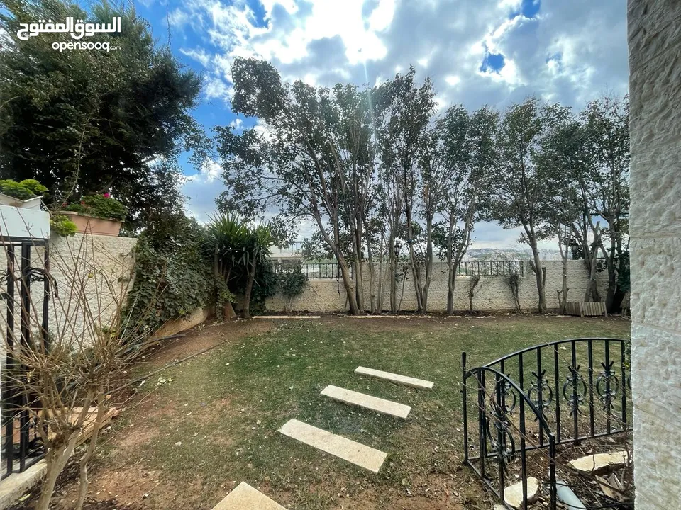فيلا متلاصقة للبيع في عبدون