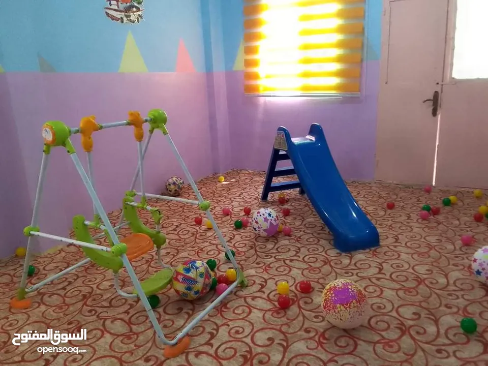 مبنى مخازن تجارية وروضة للبيع