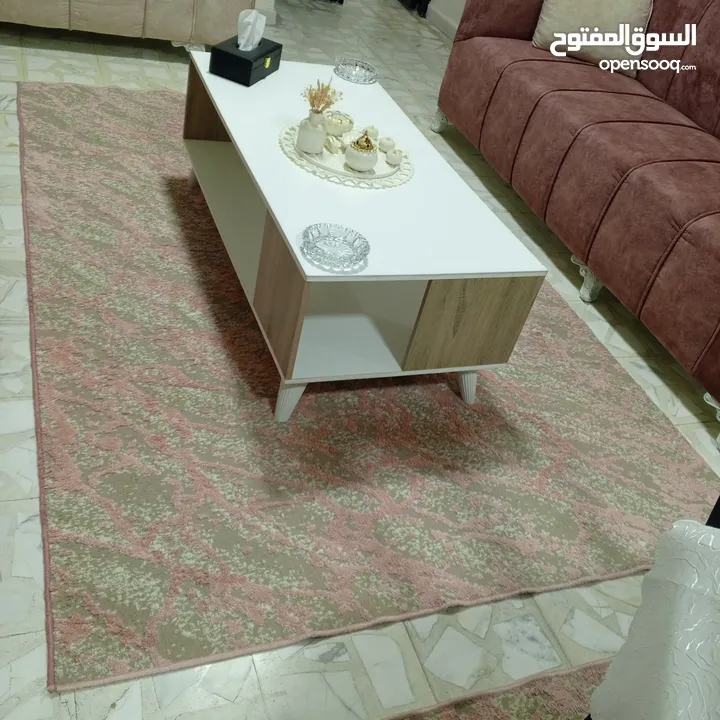 طقمين كنب مع 3قطع برادي و3قطع سجاد تركي