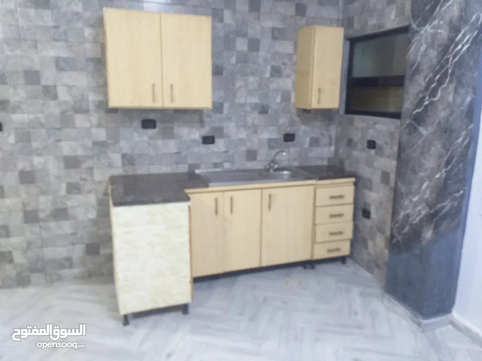 شقتين فارغات للاجار الشهري بالصويفيه سكن عائلات