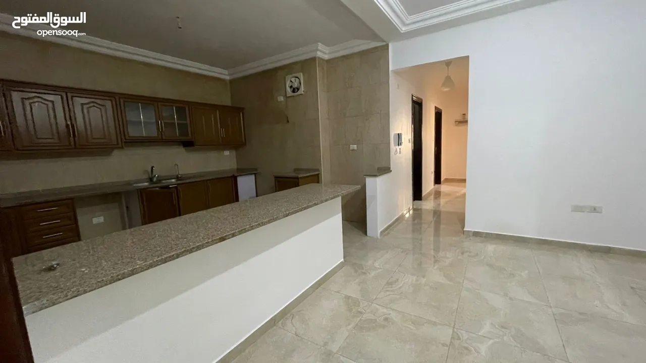 شقه ديلوكس 130mطابق أول من المالك مباشره قريبه من محطة الباص السريع