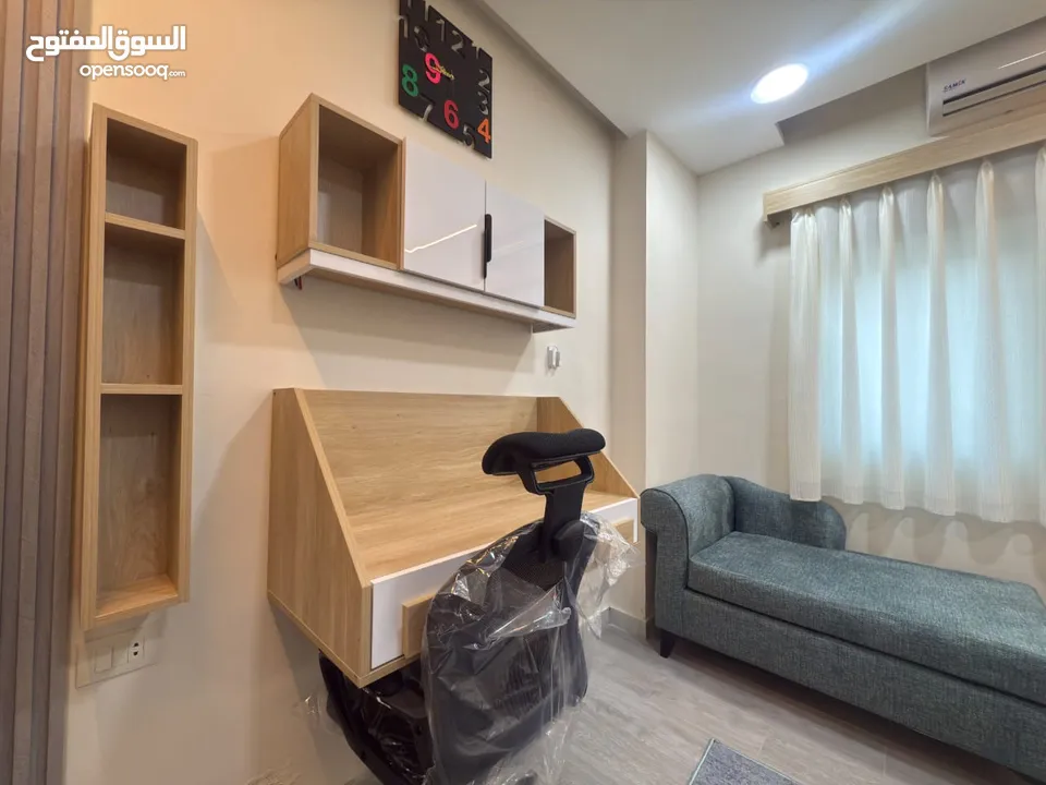 26 استديو للبيع عند الجامعة الاردنية تشطيب جديد حمام و مطبخ لكل استديو عائد استثماري مميز جدا و مميز