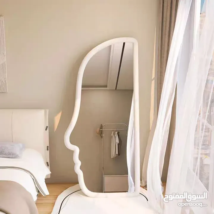 مرايا ترند عالمياً... تصميم موجي ومنحوت فخم يخلي أي زاوية تصير قطعة فن جاهزة للتصوير انعكاس نقي