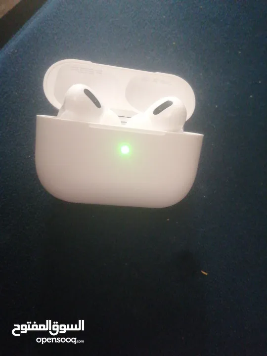 سماعات AIR PODS PRO وارد أمريكا استخدام ايام معدوده كامل أغراضها شاحن TAYB C الأصلي بسعر البلاش
