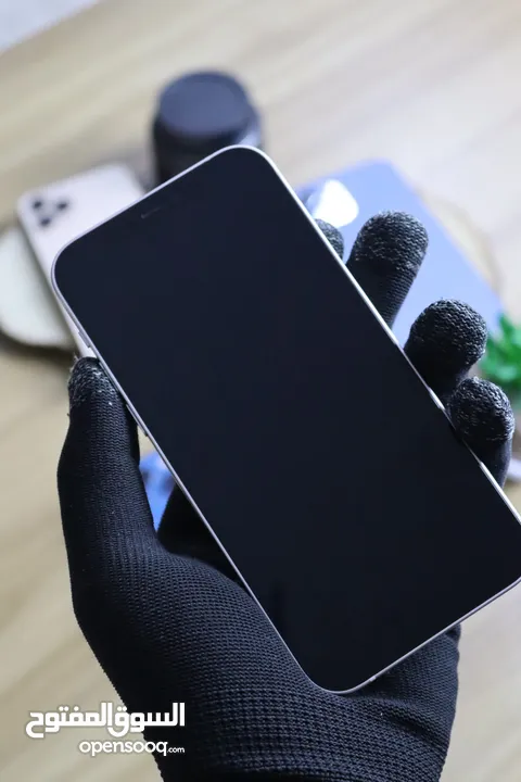 iPhone 11 Pro B:75% iPhone 12 B:92% iPhone 12 Pro B:77% iPhone 13 B:76%