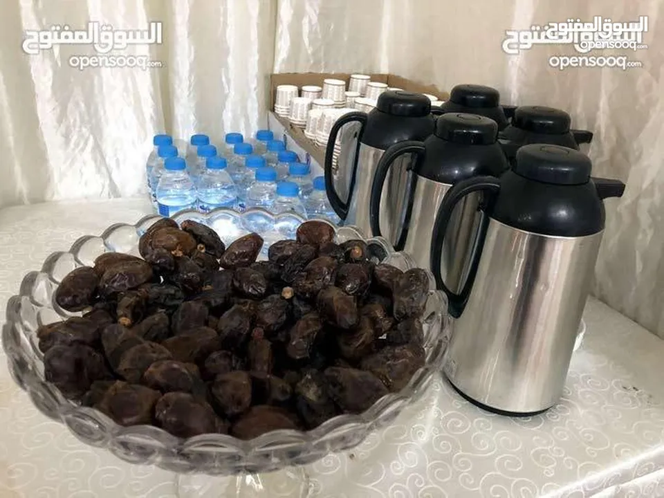 شباب وبنات لتقديم القهوة العربية السادة لجميع المناسبات