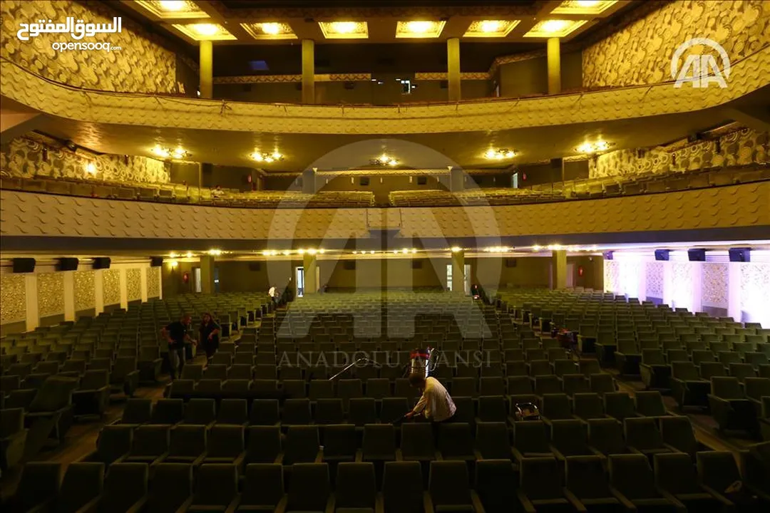البحث عن شركاء لتنظيم حفلات ومؤتمرات بي مناسبة فصل الصيف