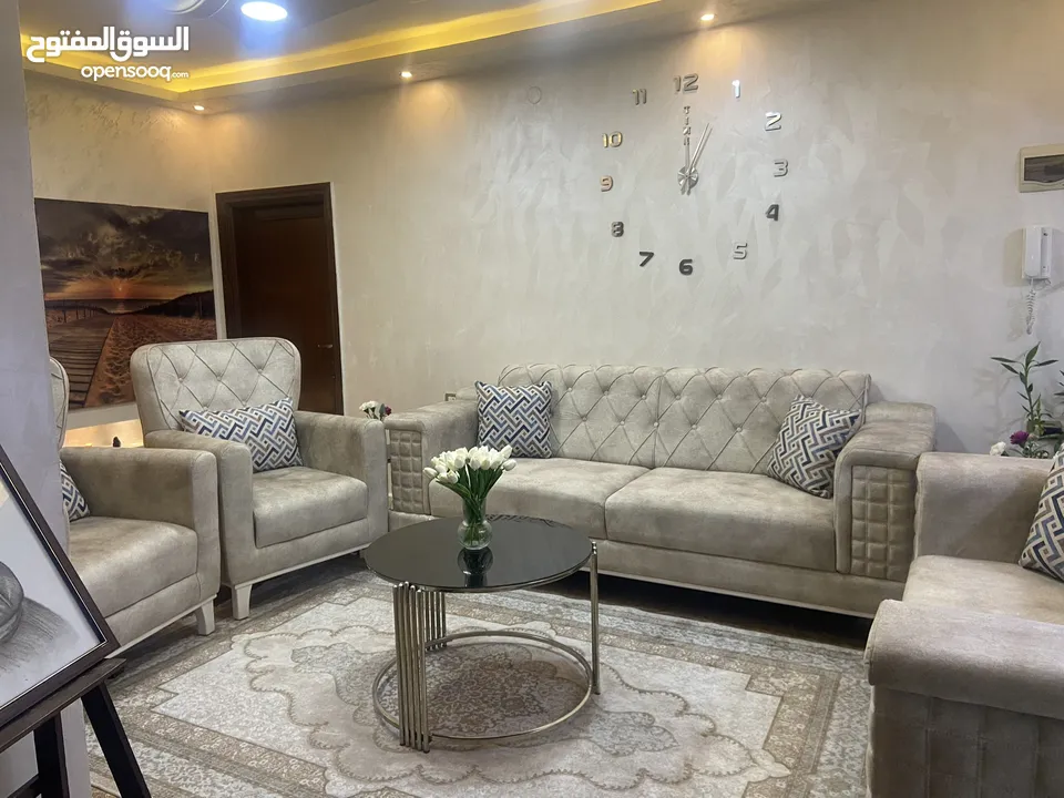 طقم كنب جديد استعمال عرسان شهرين  للتواصل على الواتس