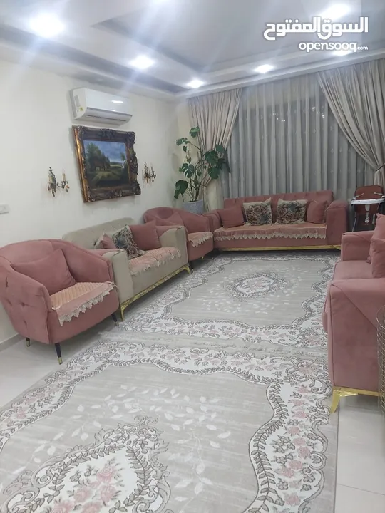 شقه ارضيه بشارع الاردن حي المنصور 176متر داخلي وخارجي 100