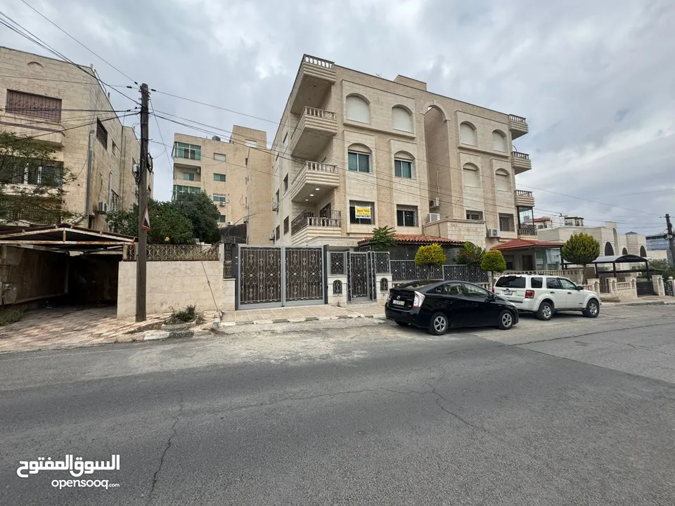 شقه طابق اول 190 متر خلف سوق السلطان