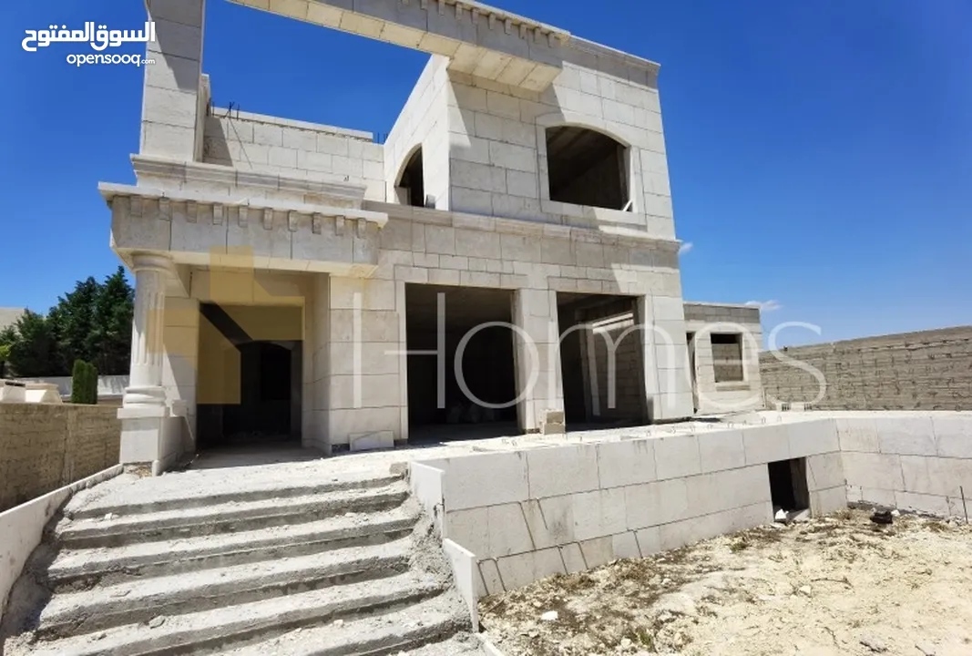 فيلا عظم مستقلة للبيع في اجمل احياء عمان - دابوق، مساحة بناء 525م