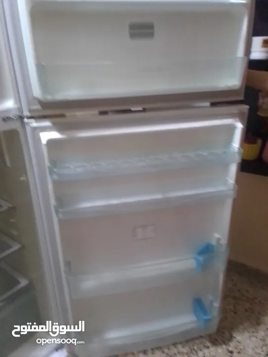 ثلاجة بحالة جيدة جداً للبيع