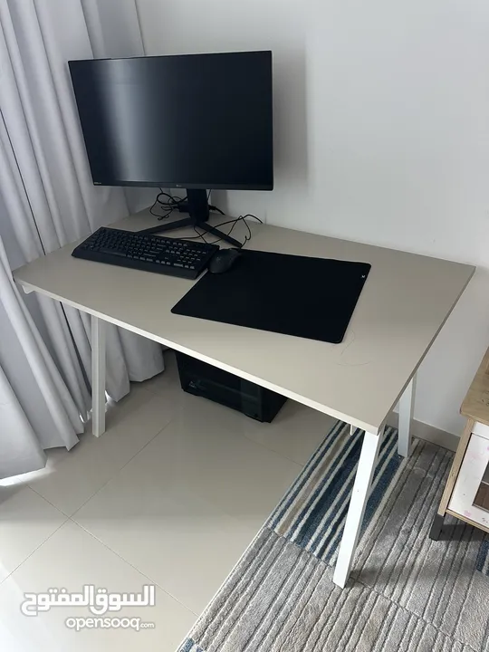 Computer table, like new