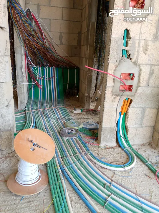تمديدات كهرباء منزليه وصناعية  اتمتة منازل  اتمتة صناعية  تركيب كاميرات  تركيب انظمة طاقه شمسية