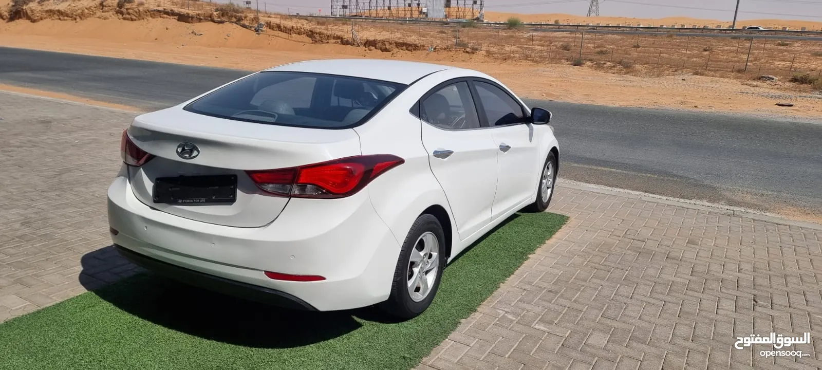 هيونداي افانتي 1600cc موديل 2015 لون ابيض فل اوبشن وقابلة للتصدير الى مصر