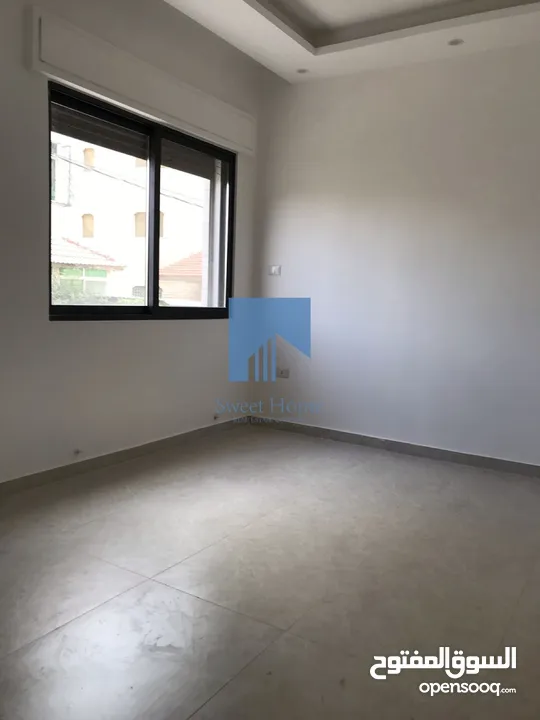 شقة أرضية فاخرة للبيع في الجندويل  - مقابل أسواق السلام 130م مع ترس 30م لم تسكن