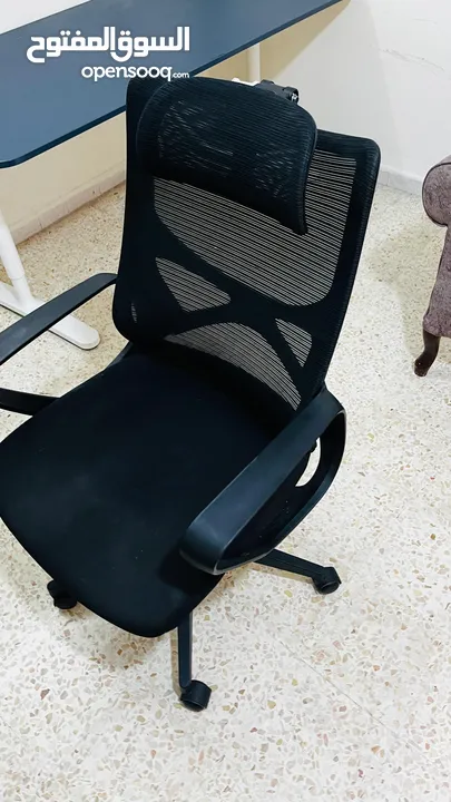 طاوله وكرسي للبيع ثقيل سبب البيع نزول عسوريا