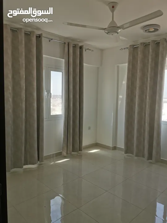8 curtains (2 white and 6 beige curtains) and 5 bars