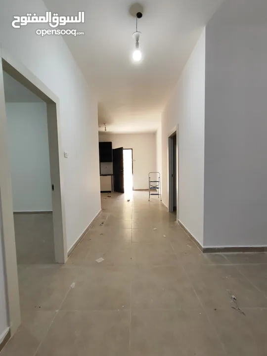 شقة جديده مع ساحه غير مفروش للايجار في سردا