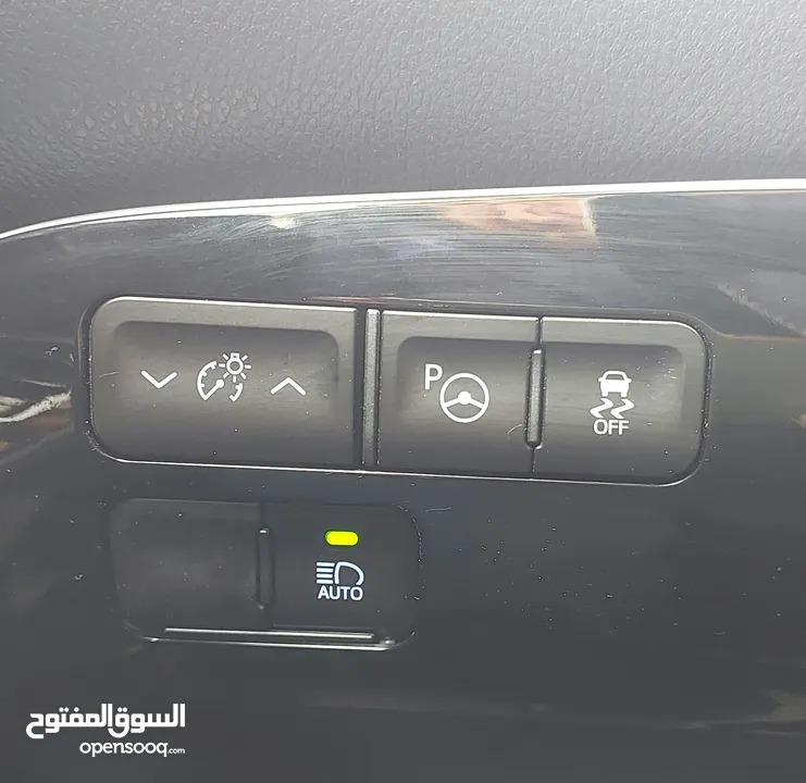 تويوتا بريوس 2022 XLE فحص كامل فل ما عدا الفتحة صنف بيرسونا TOYOTA PRIUS 2022 XLE FULLY LODED
