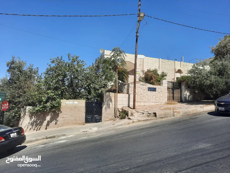 منزل مستقل للبيع على شارعين