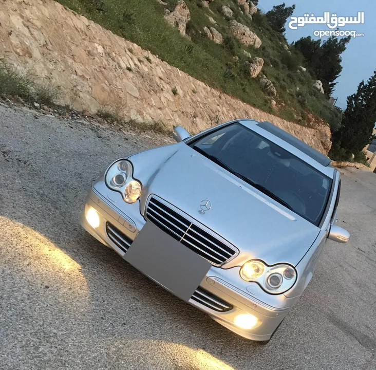 مرسيدس c200 موديل 2004 لون سلفر