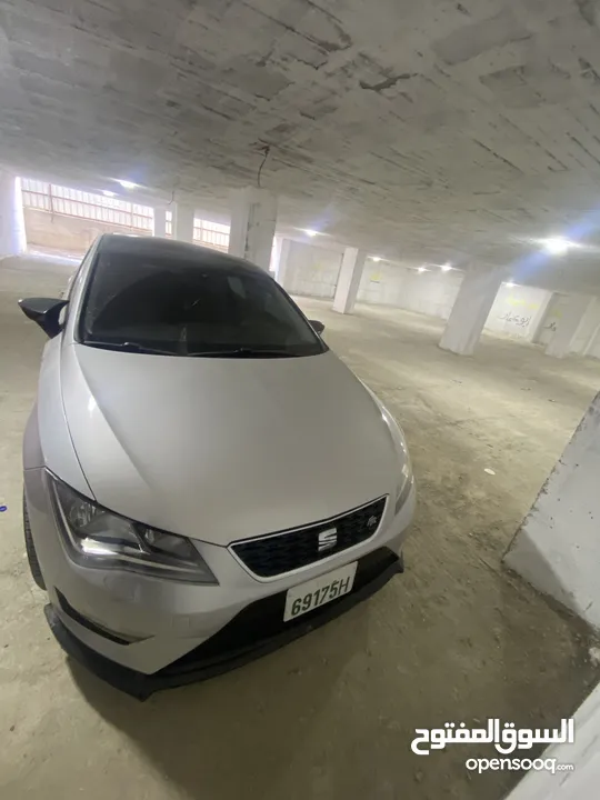 سيات ليون للبيع