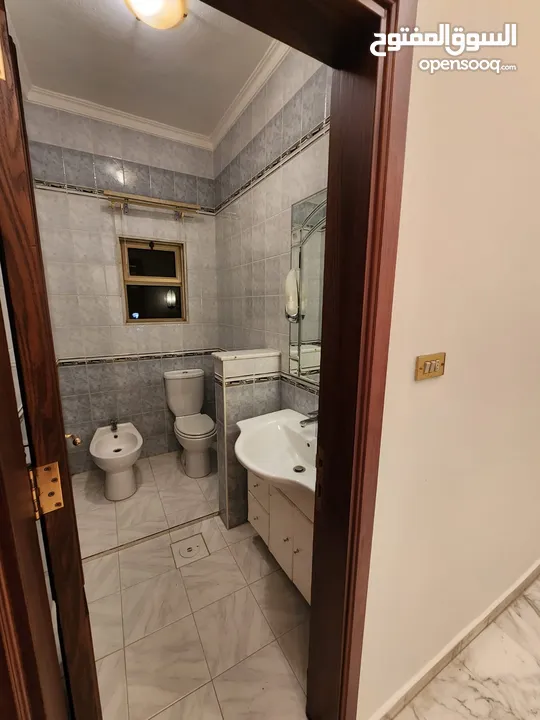 شقة فارغة للبيع في عبدون - ref : 14554