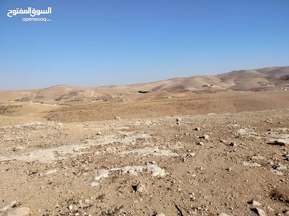 قطعة ارض 3دونمات ونصف فقط  مطلة ومرتفعه واصل جميع خدمات شرق جرش دحل