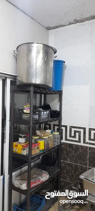مطعم  بكامل تجهيزاته للبيع مع المحل .. الموقع المفرق
