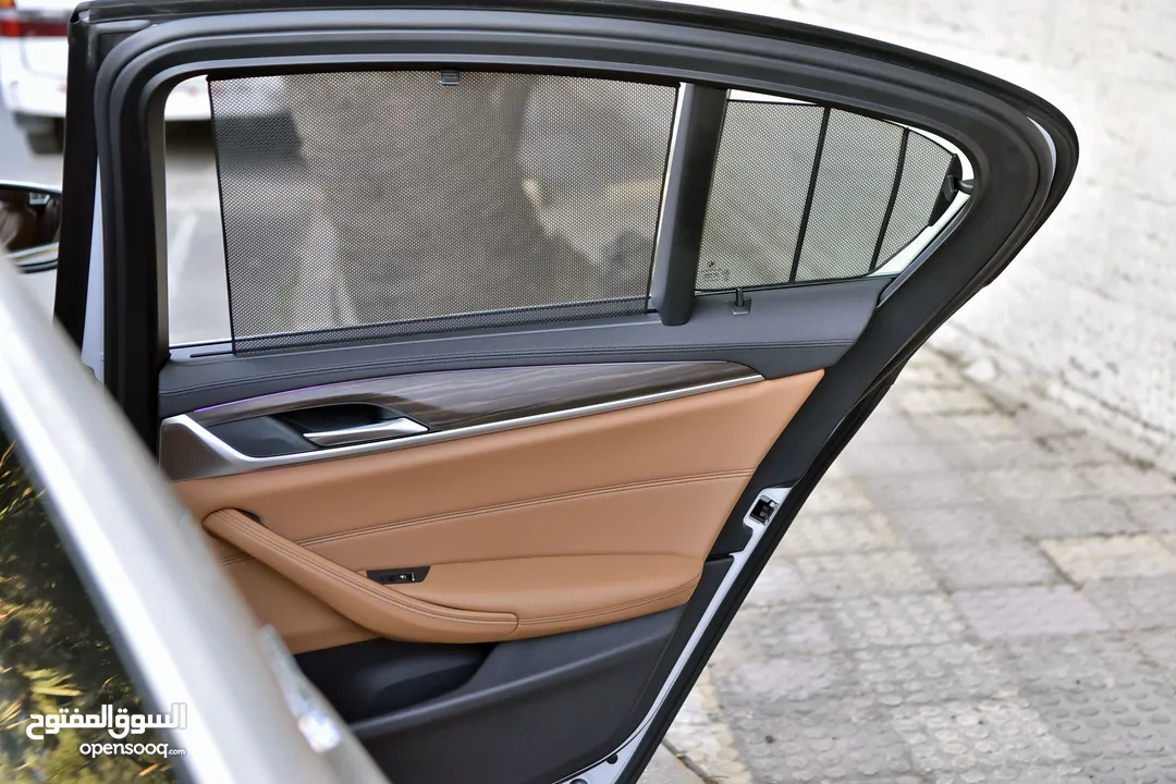 بي ام دبليو الفئة الخامسة بلج ان هايبرد 2019 BMW 530e Plug In Hybrid