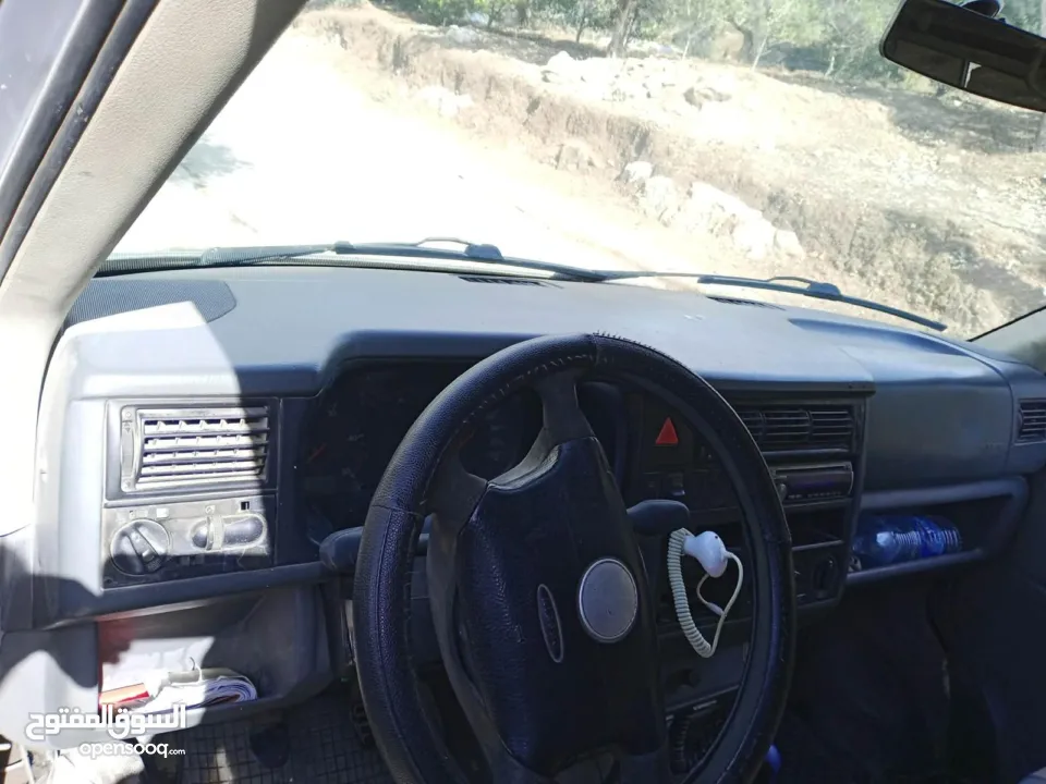 باص كرفيل موديل 2002