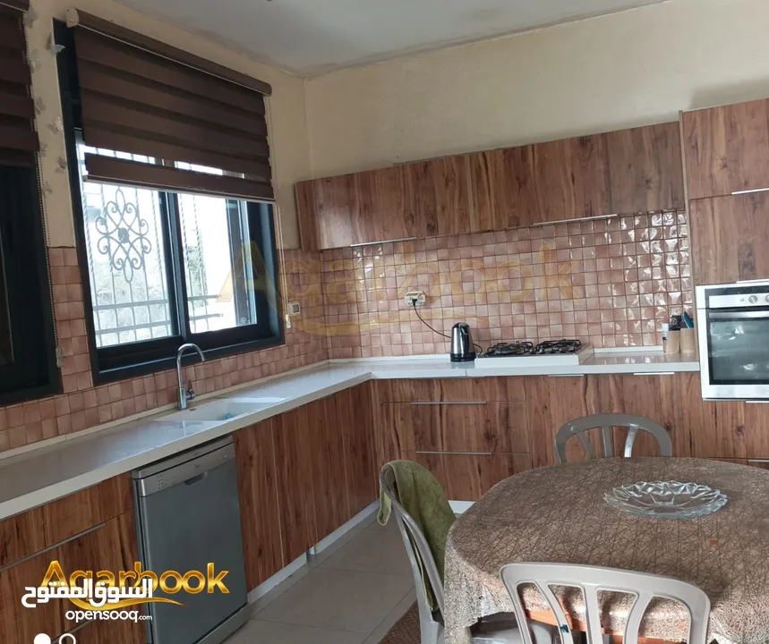 بيت مستقل مع مساحة خارجية للبيع
