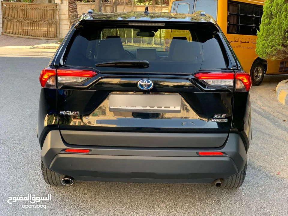 تيوتا رافور هايبرد 2023 xle لون اسود ملوكي جمرك اليوم اعلى صنف
