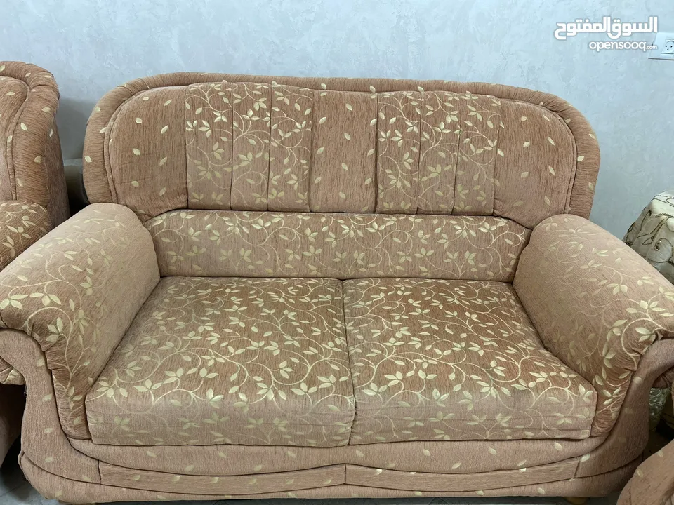 طقم كنب كامل للبيع بحالة ممتازة