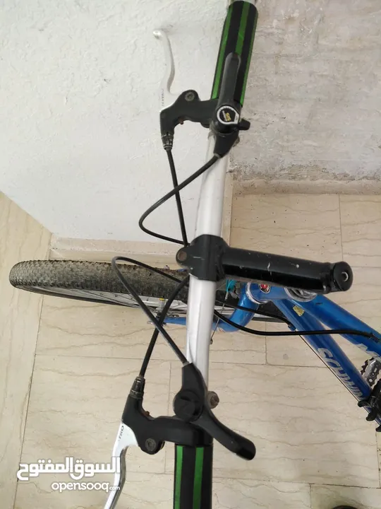 بسكليت مستعمل نوع SchWiNN لون أزرق صناعة تايوان الأصلي  وغني عن التعريف للي بفهم بالدراجات الهوائية