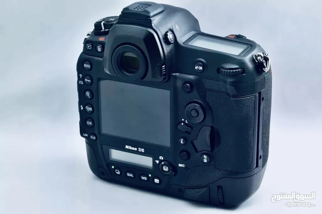 Nikon D5 with lenses 24:70 shutter 1K